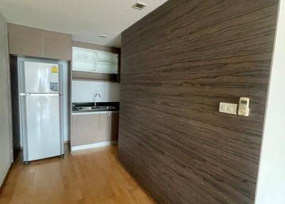 2-BR Condo at Issara @ 42 Sukhumvit Condominium near BTS Ekkamai