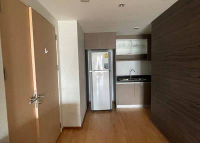 2-BR Condo at Issara @ 42 Sukhumvit Condominium near BTS Ekkamai