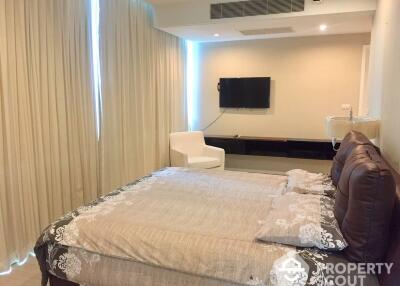 2-BR Condo at The Room Sukhumvit 21 near MRT Sukhumvit (ID 512895)