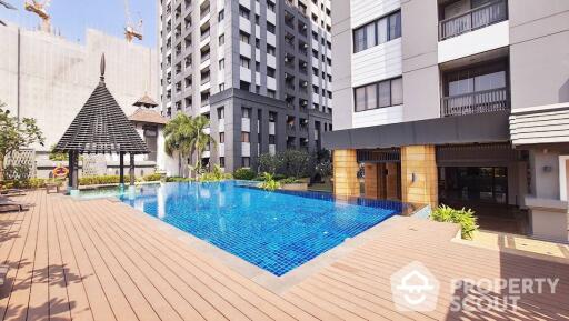 1-BR Condo at Vista Garden Condominium near BTS Phra Khanong