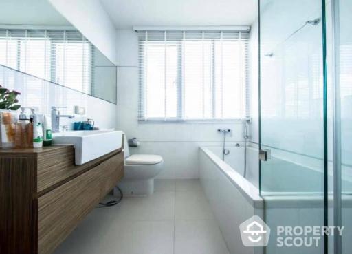 2-BR Condo at Thru Thonglor near ARL Ramkhamhaeng