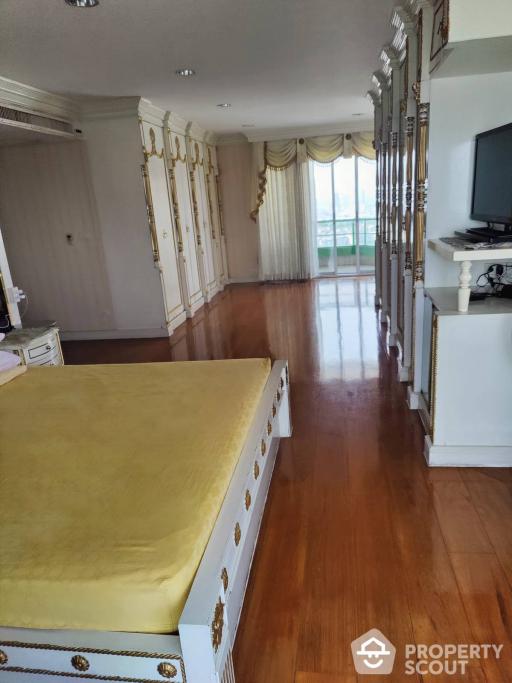 4-BR Apt. near BTS Saphan Taksin