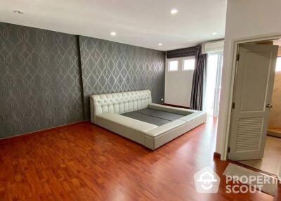 4-BR Townhouse near BTS Bang Chak