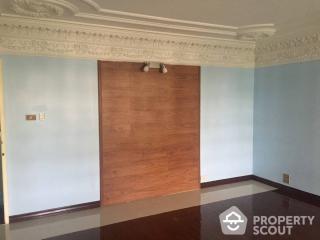 4-BR Townhouse near MRT Huai Khwang