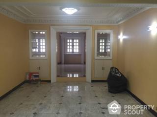 4-BR Townhouse near MRT Huai Khwang