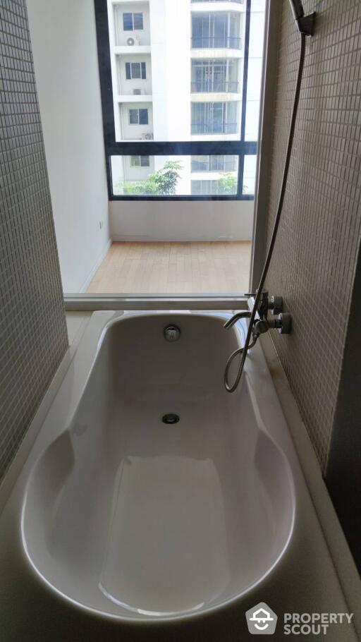 1-BR Condo at The Nest Ploenchit near BTS Phloen Chit