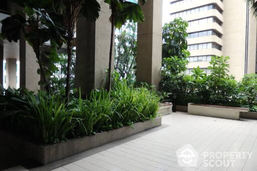 1-BR Condo at Asoke Tower near MRT Phetchaburi