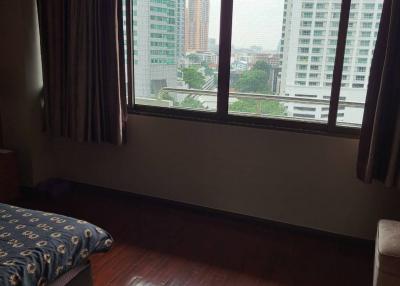 1-BR Condo at Lake Avenue Sukhumvit 16 near BTS Asok