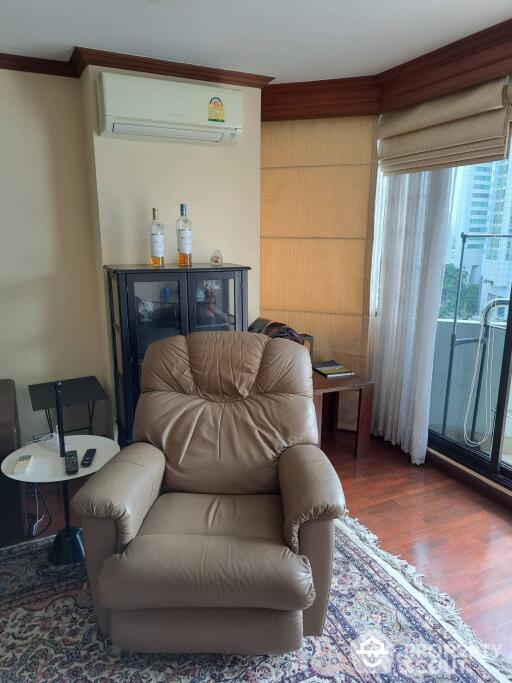 1-BR Condo at Lake Avenue Sukhumvit 16 near BTS Asok