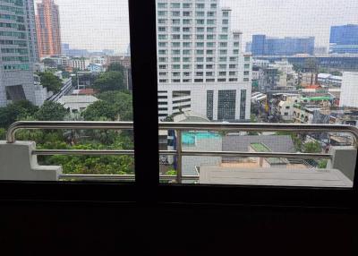 1-BR Condo at Lake Avenue Sukhumvit 16 near BTS Asok