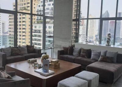 1-BR Condo at Circle Sukhumvit 11 near BTS Nana