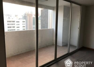 3-BR Condo at D.S. Tower 1 Sukhumvit 33 Condominium near BTS Phrom Phong