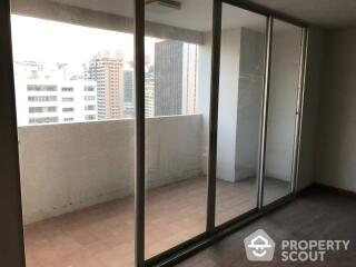 3-BR Condo at D.S. Tower 1 Sukhumvit 33 Condominium near BTS Phrom Phong