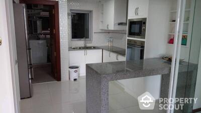 3-BR Condo at All Season Mansion Condominium near BTS Phloen Chit