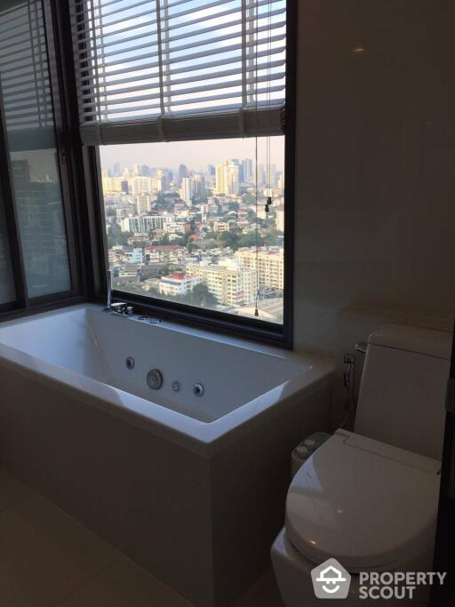 1-BR Condo at Rhythm Sukhumvit 44/1 near BTS Phra Khanong