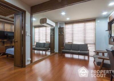 1-BR Condo at O2 Hip Condominium near BTS Phloen Chit