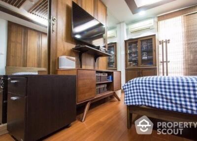 1-BR Condo at O2 Hip Condominium near BTS Phloen Chit