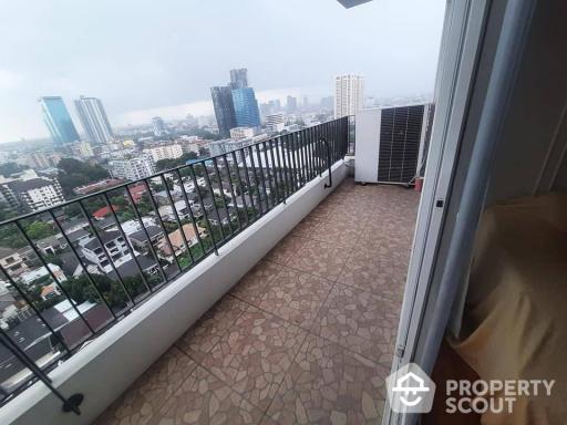 1-BR Condo at Icon 3 Condominium near BTS Thong Lor