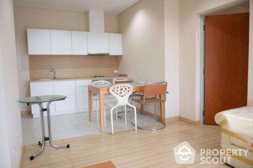 1-BR Condo at Intro Phaholyothin-Pradipat near MRT Kamphaeng Phet