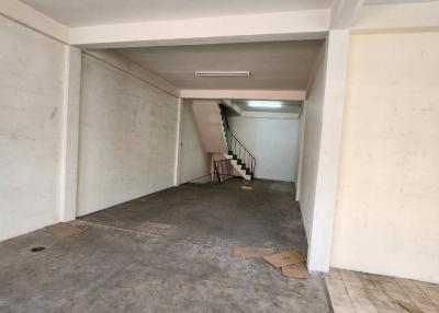 Commercial for Rent and Sale in Khlong Toei