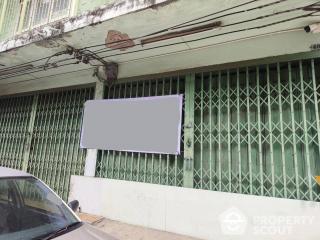 Commercial for Rent and Sale in Khlong Toei