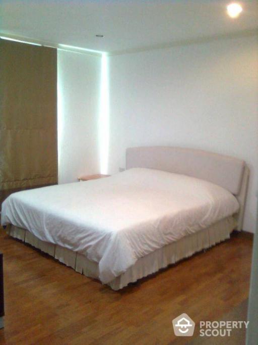 2-BR Condo at Baan Siri Sukhumvit 13 Condominium near ARL Makkasan