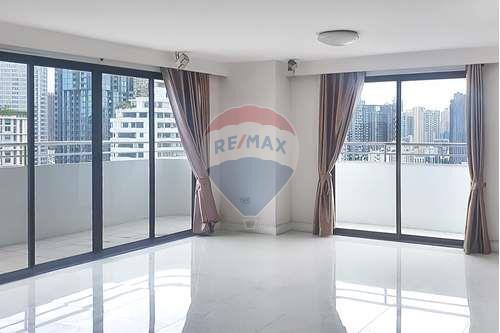 Regent 61 - Spacious 3-Bedrooms Condo for Sale