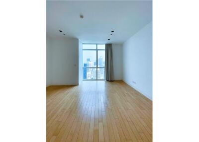 For Rent Spacious 3-Bedrooms Condo on the 31st Floor at  Athenee Residence - 920071001-11538