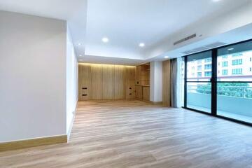 Stylishly Renovated 4 Bedroom Unit Just Steps Away from BTS Promphong! - 920071001-11540