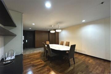 An apartment unit that is homey and furnished in a low-rise building 15 mins walk to BTS Thonglor. - 920071062-144