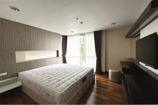 An apartment unit that is homey and furnished in a low-rise building 15 mins walk to BTS Thonglor. - 920071062-144