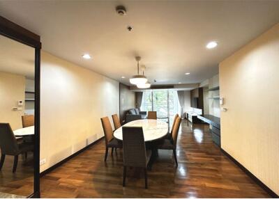 An apartment unit that is homey and furnished in a low-rise building 15 mins walk to BTS Thonglor. - 920071062-144