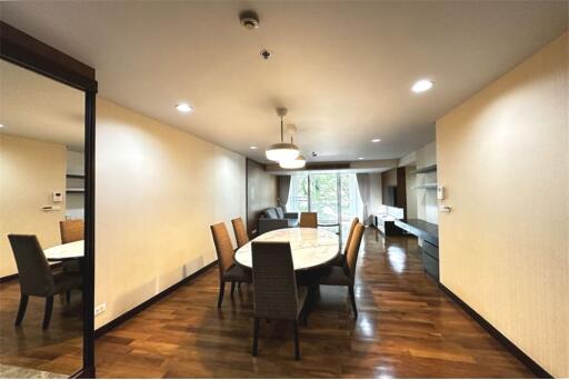 An apartment unit that is homey and furnished in a low-rise building 15 mins walk to BTS Thonglor. - 920071062-144