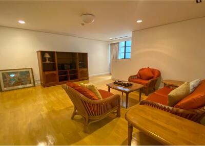 Experience Luxury Living in Spacious 3-Bedroom Private Apartment in Sathon Soi 1