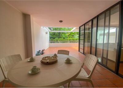 Experience Luxury Living in Spacious 3-Bedroom Private Apartment in Sathon Soi 1