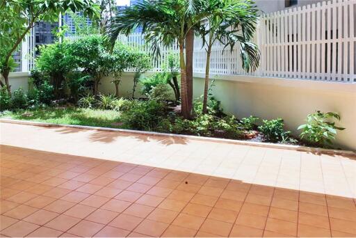 Pet-Friendly Haven in Sukhumvit 30  Spacious 4 Bedrooms with Big Balcony and Private Garden