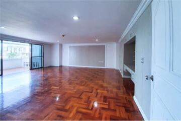 Pet-Friendly Haven in Sukhumvit 30  Spacious 4 Bedrooms with Big Balcony and Private Garden