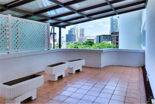 Pet-Friendly Haven in Sukhumvit 30 | Spacious 4 Bedrooms with Big Balcony and Private Garden - 920071001-11515