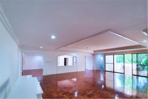 Pet-Friendly Haven in Sukhumvit 30  Spacious 4 Bedrooms with Big Balcony and Private Garden