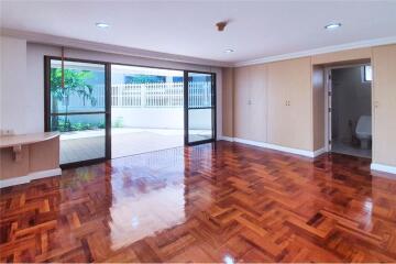 Pet-Friendly Haven in Sukhumvit 30  Spacious 4 Bedrooms with Big Balcony and Private Garden