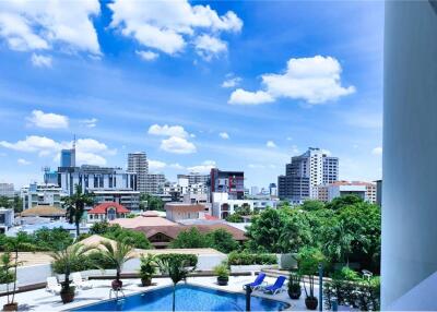 Pet-Friendly Haven in Sukhumvit 30  Spacious 4 Bedrooms with Big Balcony and Private Garden