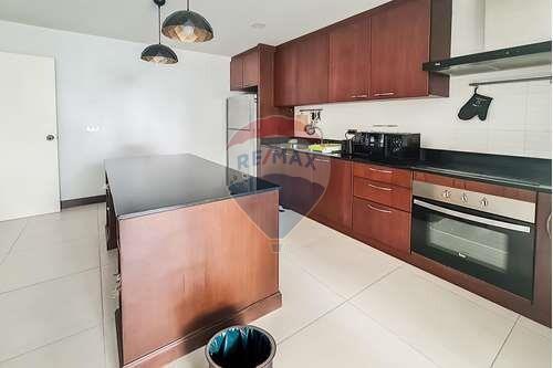 Experience Luxury Living in Prime Sukhumvit with a High Floor 2+1 Bedroom Condo - 920071054-360