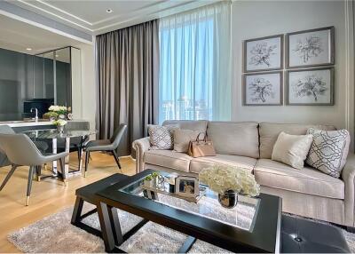 Luxury Modern 2 Bed Unit in Chidlom