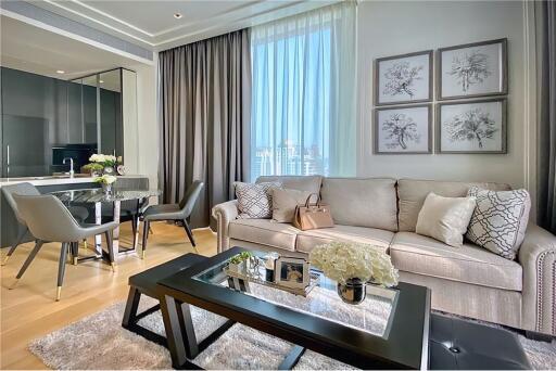 Luxury Modern 2 Bed Unit in Chidlom