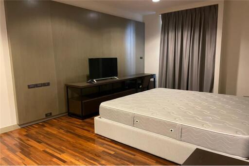 4 Modern Spacious bedroom for rent in Promphong