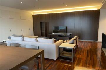 4 Modern Spacious bedroom for rent in Promphong