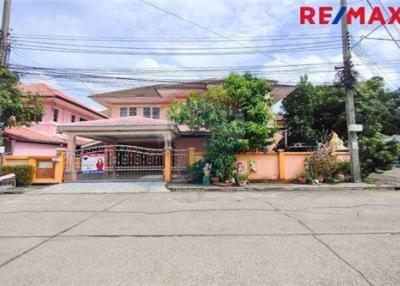 220 Sqm., 4 Beds, 3 Baths Townhouse listed for ฿ 3,500,000.