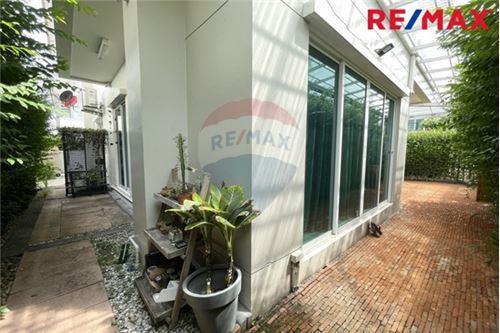 489 Sqm., 4 Beds, 4 Baths House listed for ฿ 10,500,000.