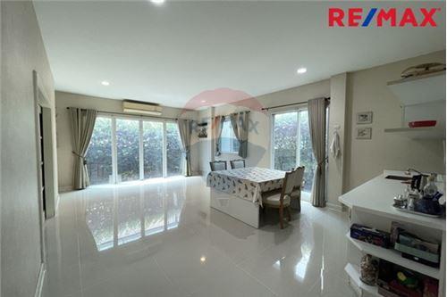 489 Sqm., 4 Beds, 4 Baths House listed for ฿ 10,500,000.