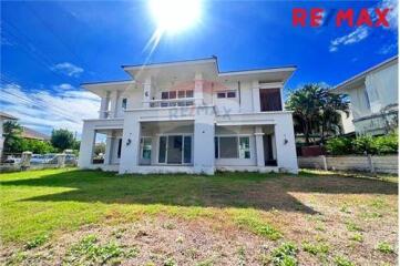 484 Sqm., 4 Beds, 5 Baths Townhouse listed for ฿ 6,500,000.